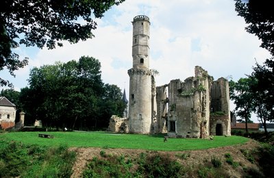 CHÂTEAU ET ÉGLISE DE FOLLEVILLE